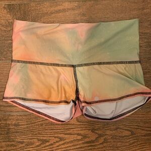 Sunset pattern Teeki hot shorts 🌅